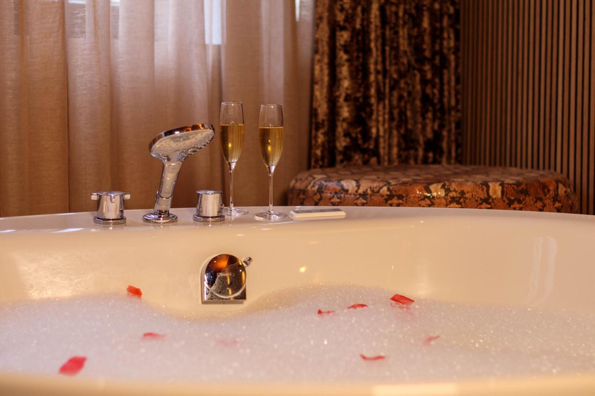Manzo'S Suites ซานดาม ภายนอก รูปภาพ